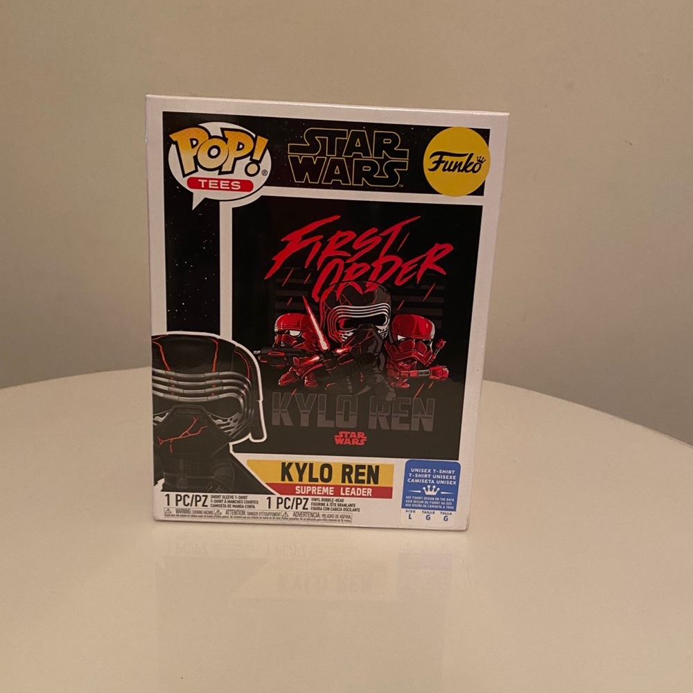 Kylo Ren Funko pop With (t-shirt size L)